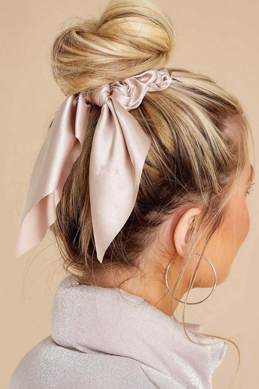 Accessories Red Dress Hair Accessories | Forget Me Knot Scrunchie Light Pink